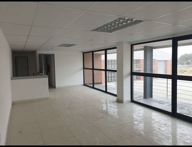 2,290M² WAREHOUSE FOR SALE IN KILLARNEY GARDENS